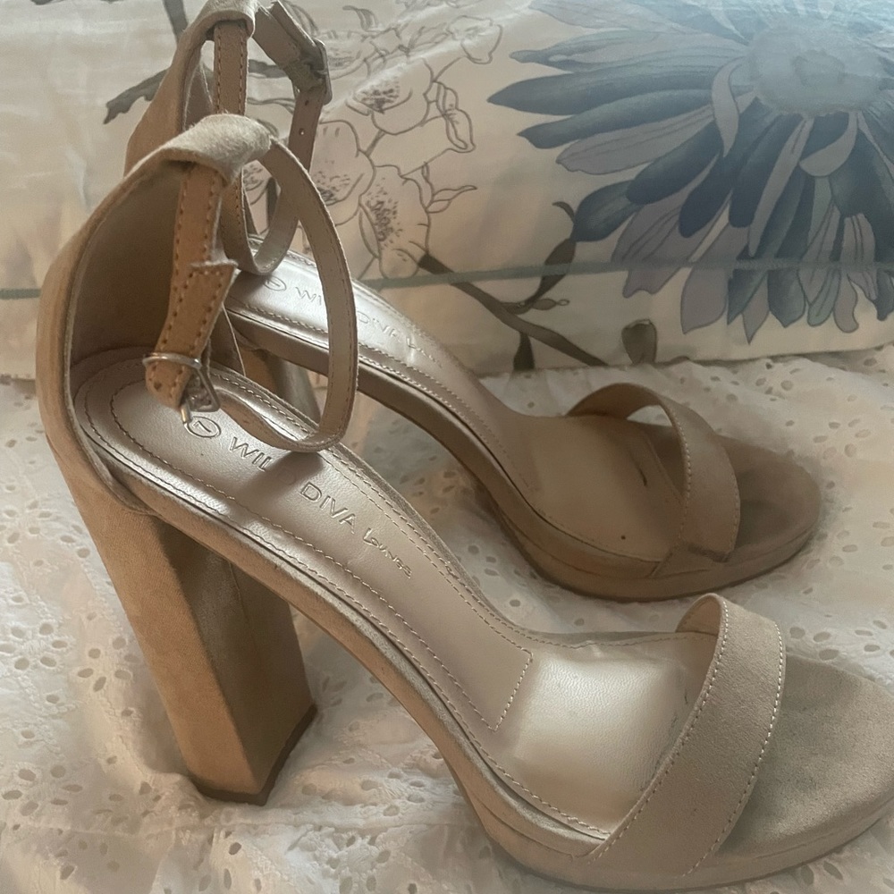 Wild Diva Lounge Faux Suede Tan Sandals